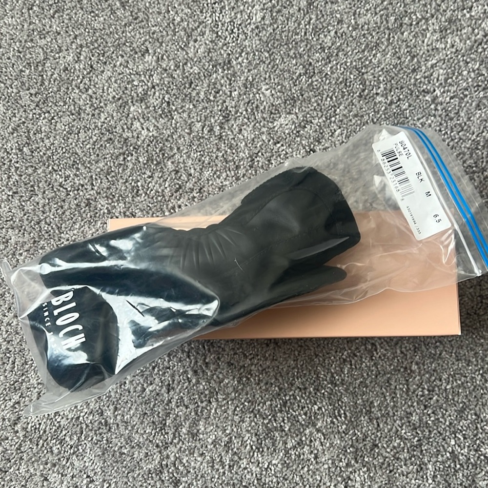 NIB Bloch black pulse jazz shoes size 6.5